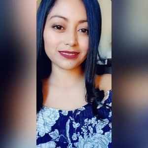 Meet your Posher, Yaneth